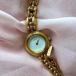 Vintage Gold Plated 1122 Gucci Watch